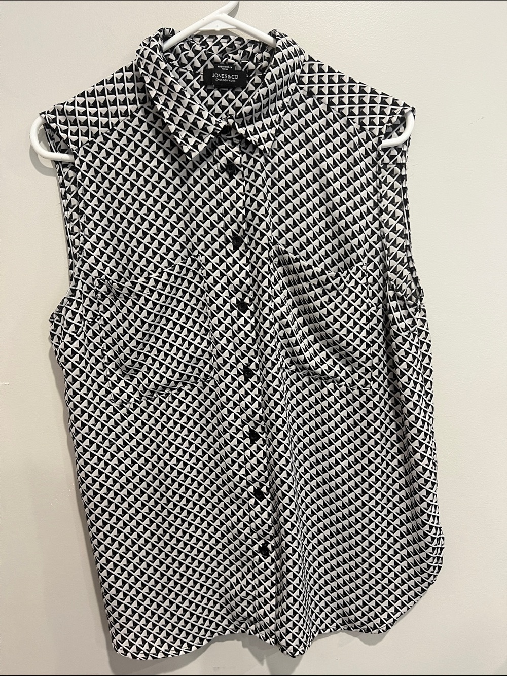 Jones & Co. black and white geometric sleeveless blouse womens M business casual